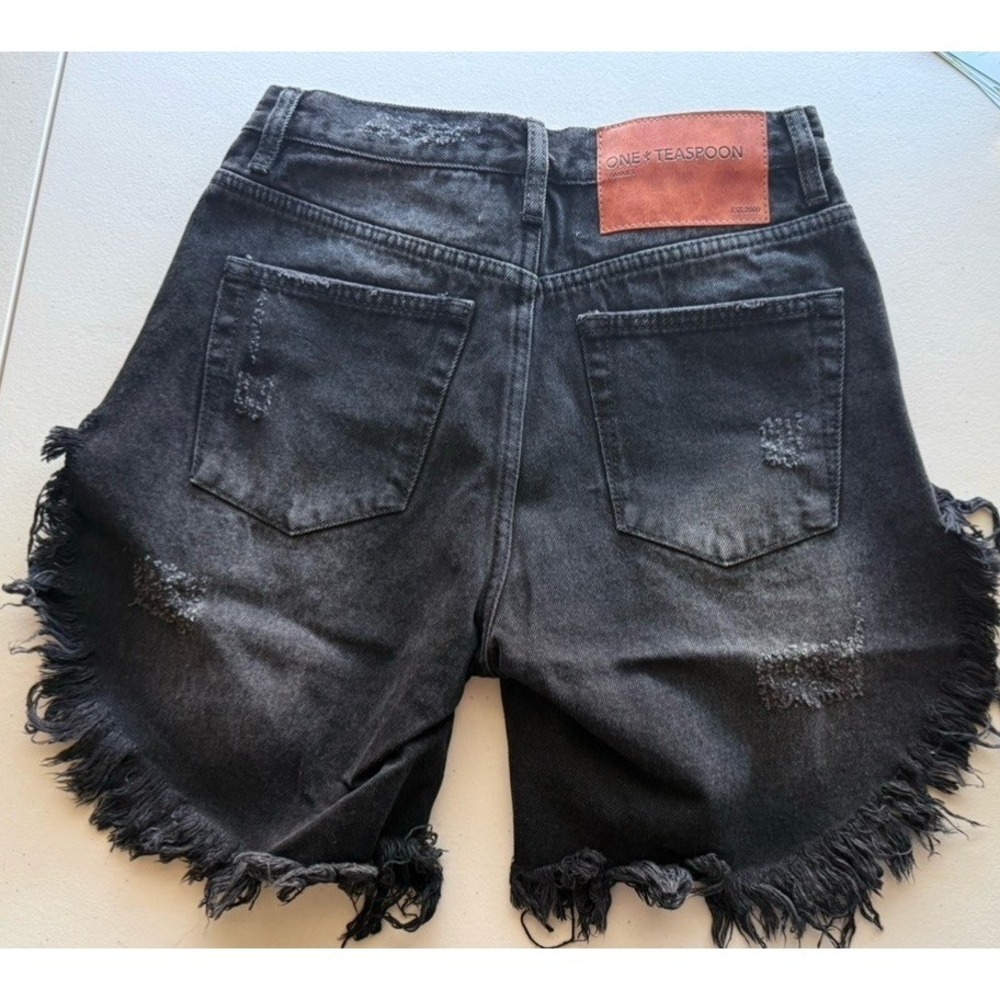 One Teaspoon Bandits Denim Shorts Black Distressed Raw Hem Size 24 NWT - Picture 2 of 8